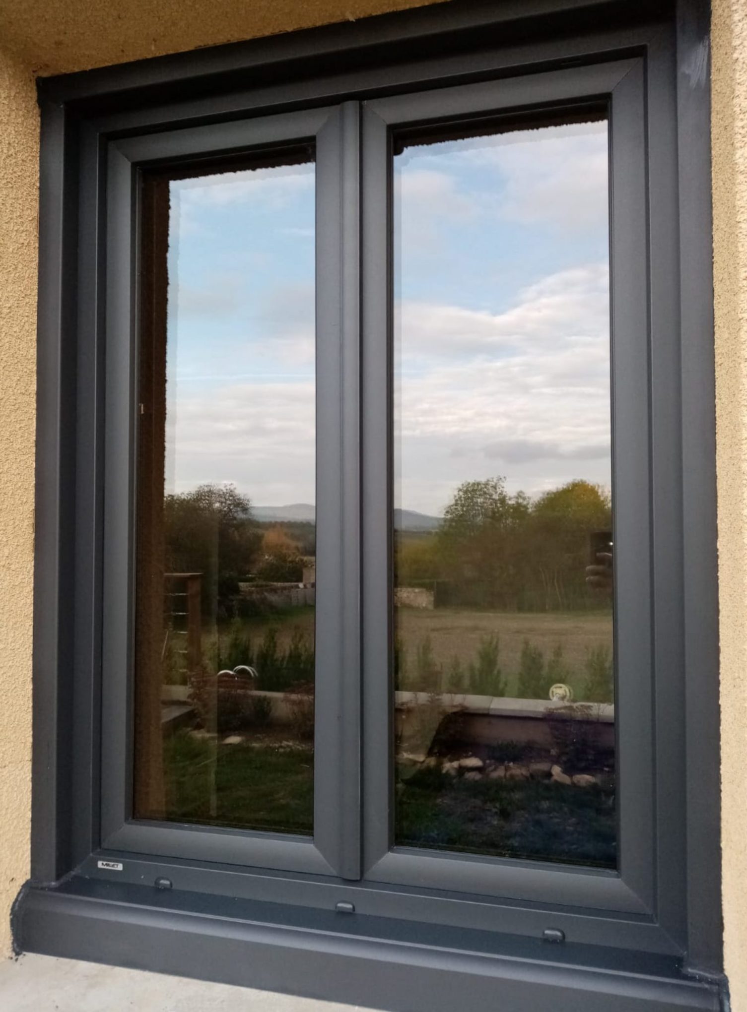 Pose de fenêtres, fenêtre porte et clôture